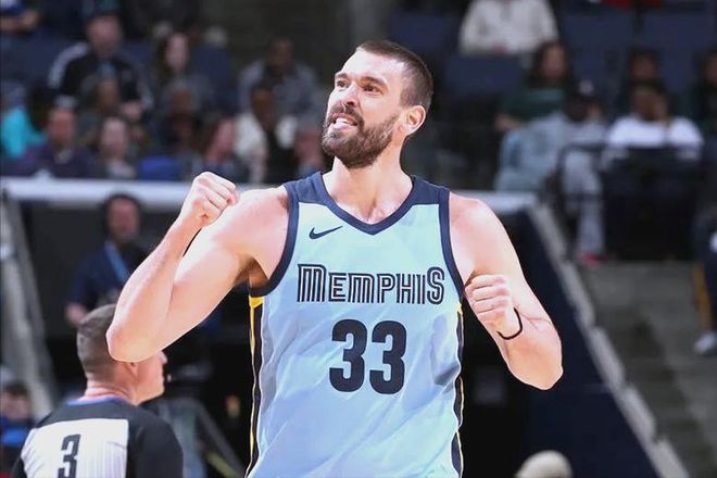 东契奇与独行侠“互相别苗头”？广告牌事件再添新戏码