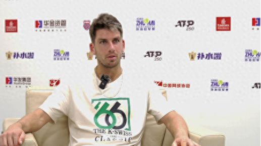 尽管他年纪 尽管他年纪